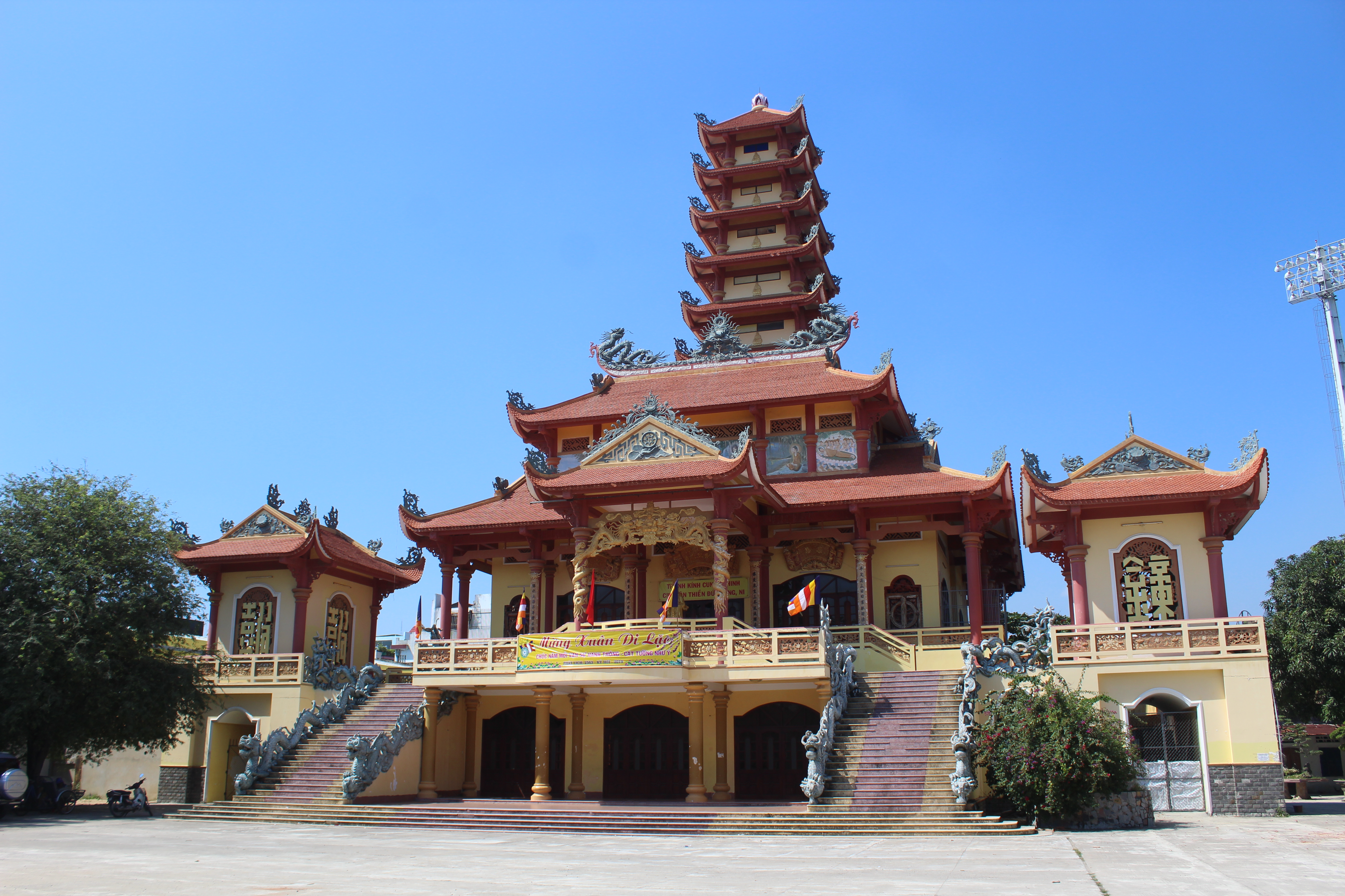 Nét xuân trong cửa thiền